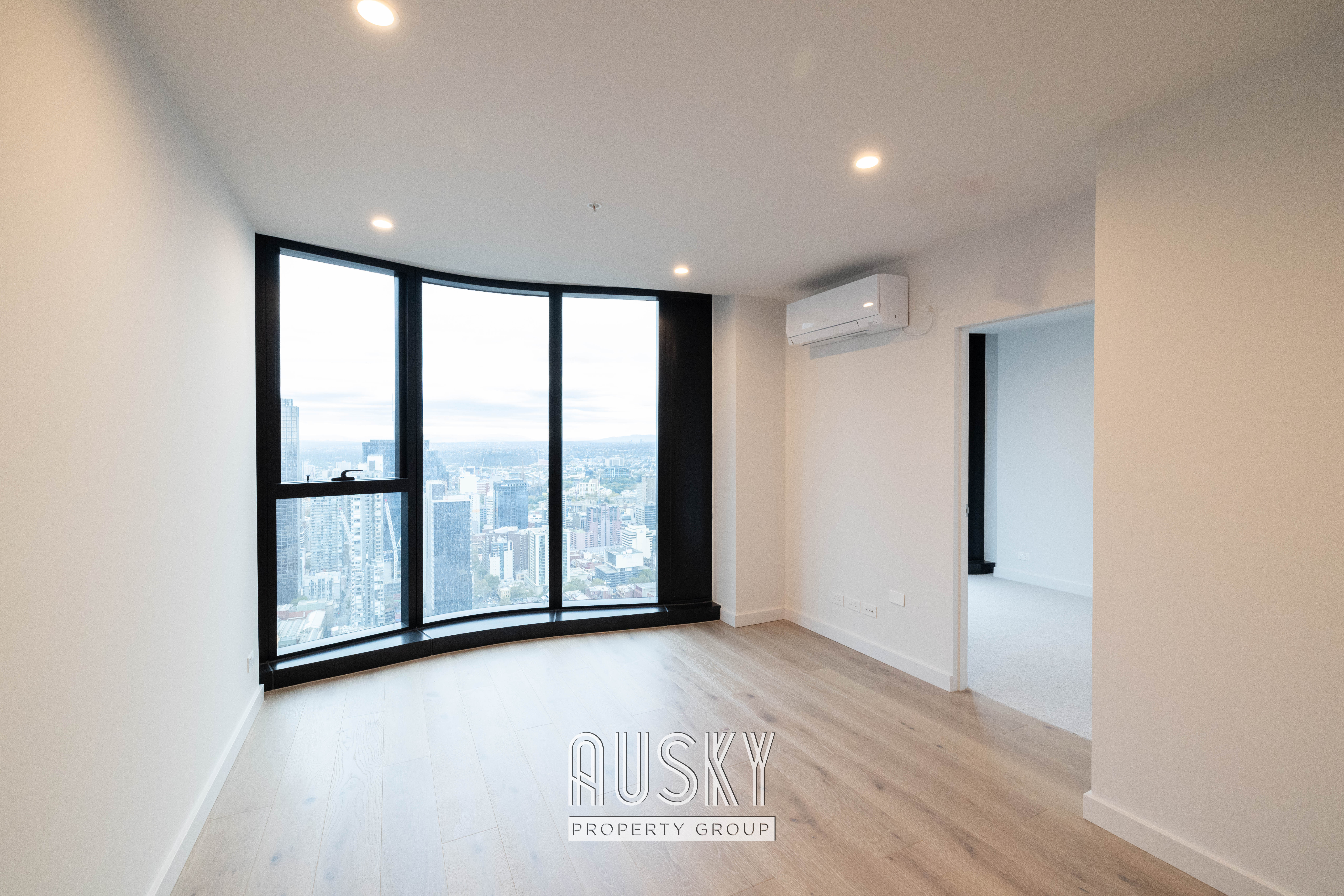5006 - 380 Lonsdale - Living