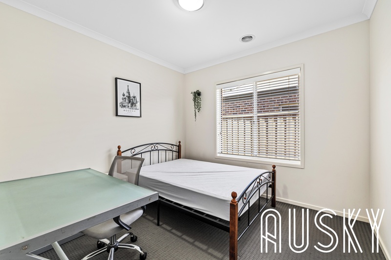 8 Lure Avenue, Point Cook VIC 3030 — photo 8