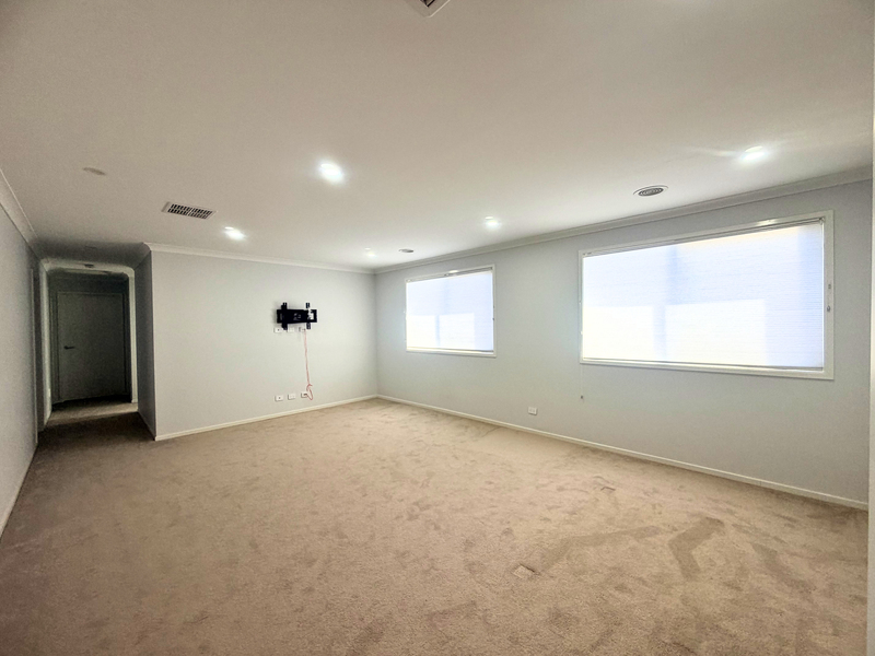 152 Waterhaven Boulevard, Point Cook Vic 3030 — photo 5