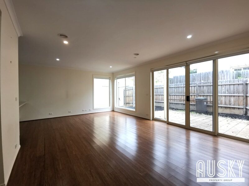 1/28-30 Chivers Avenue, GLEN WAVERLEY VIC 3150 — photo 2