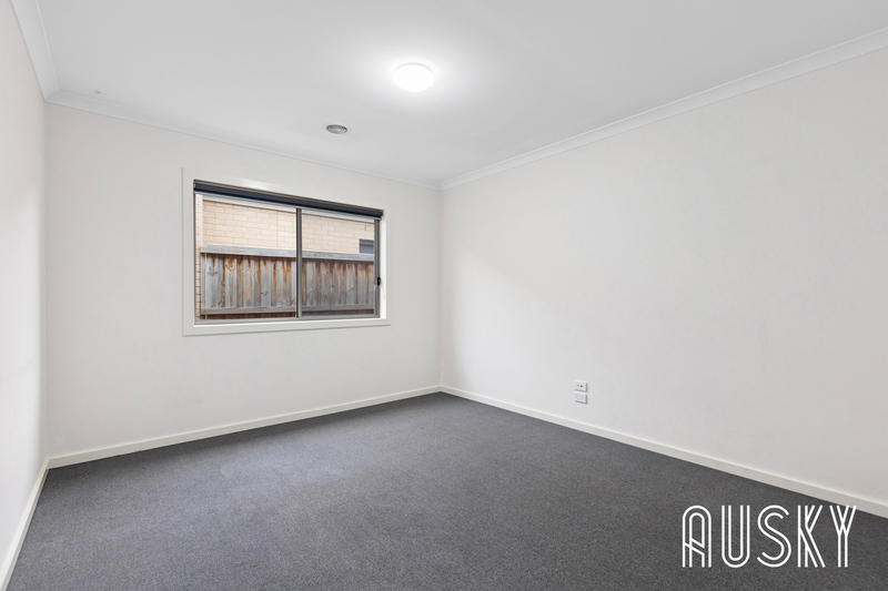 27 Aldinga Avenue, Point Cook VIC 3030 — photo 7