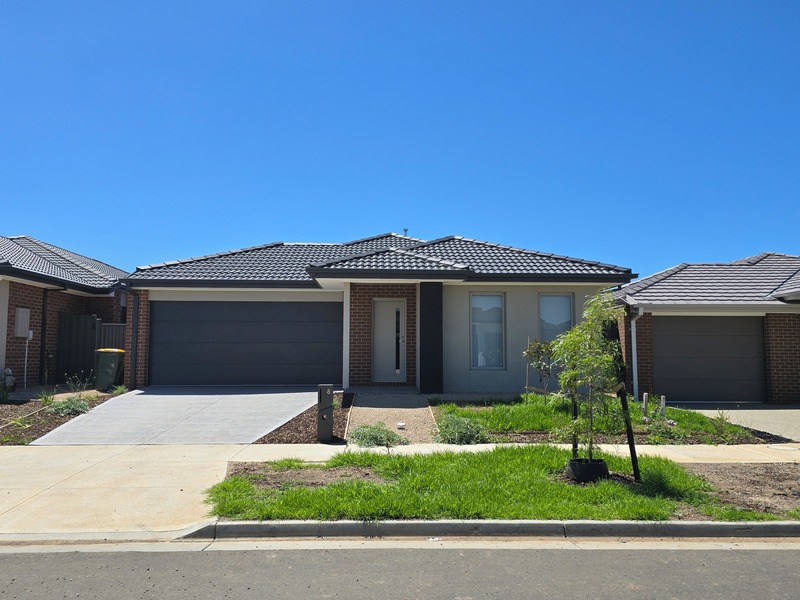 8 Benson Drive, Werribee VIC 3030