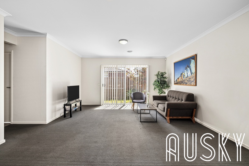 8 Lure Avenue, Point Cook VIC 3030 — photo 6