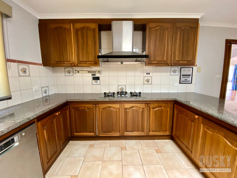 24 Romilly Avenue, TEMPLESTOWE LOWER VIC 3107 — photo 12
