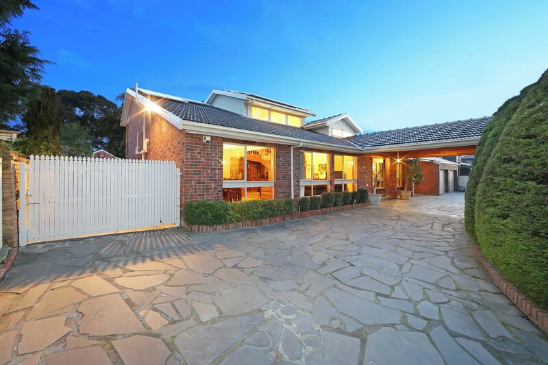 42 Murray Crescent, ROWVILLE VIC 3178