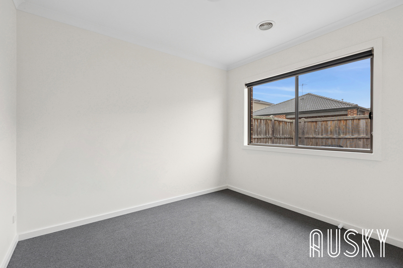 27 Aldinga Avenue, Point Cook VIC 3030 — photo 9