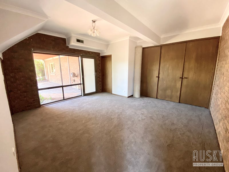 24 Romilly Avenue, TEMPLESTOWE LOWER VIC 3107 — photo 8