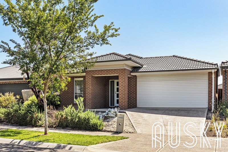 8 Lure Avenue, Point Cook VIC 3030