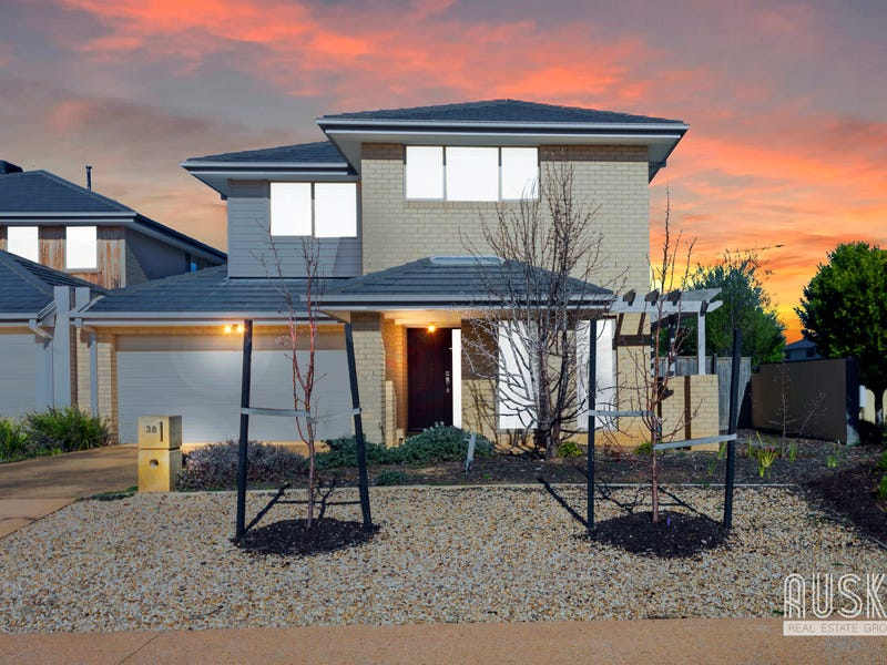 38 Rhode Island Close, POINT COOK VIC 3030