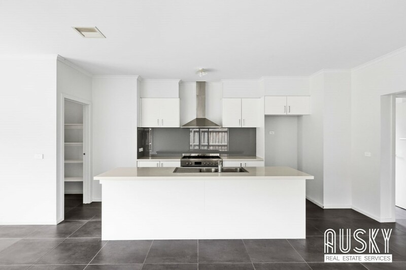 90 Grassbird Drive, Point Cook VIC 3030 — photo 2