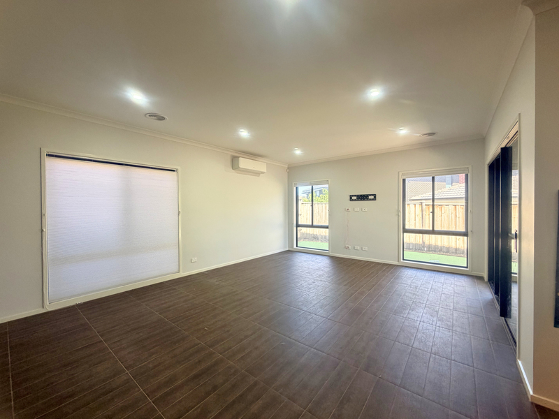 152 Waterhaven Boulevard, Point Cook Vic 3030 — photo 4