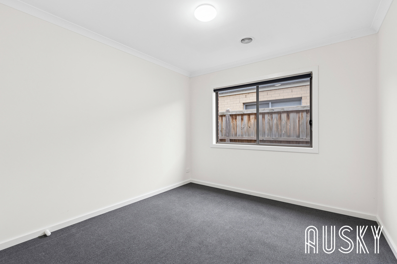 27 Aldinga Avenue, Point Cook VIC 3030 — photo 8