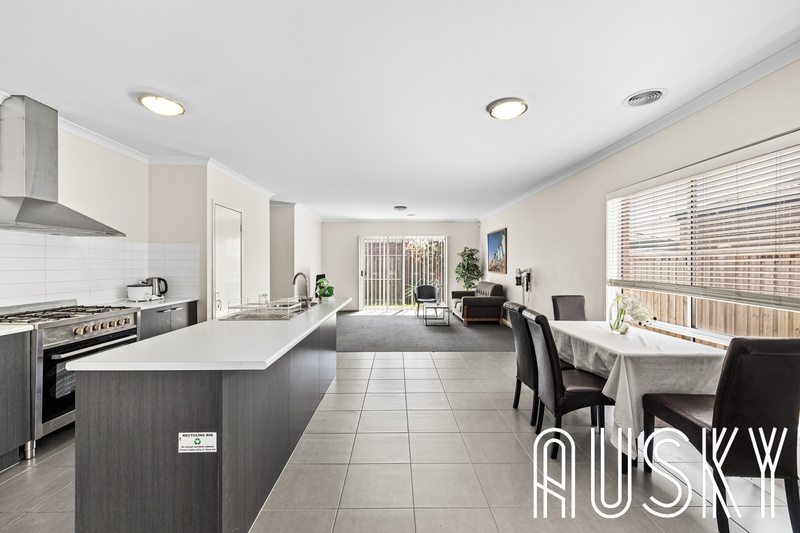 8 Lure Avenue, Point Cook VIC 3030 — photo 5
