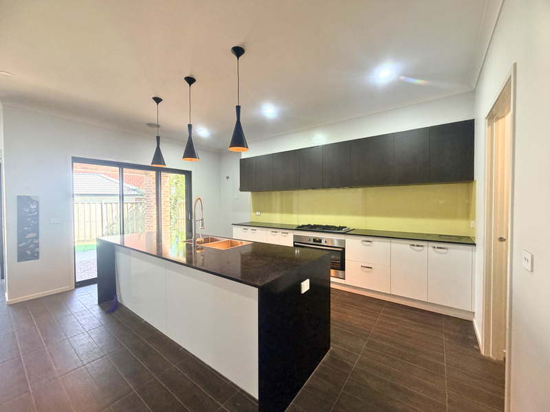 152 Waterhaven Boulevard, Point Cook Vic 3030 — photo 3