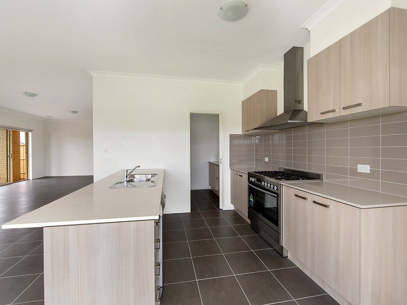 38 Rhode Island Close, POINT COOK VIC 3030