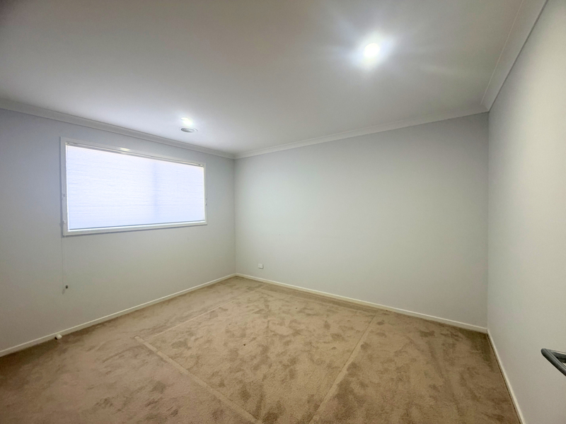 152 Waterhaven Boulevard, Point Cook Vic 3030 — photo 8